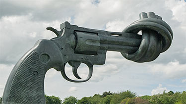 Denkmal "Non-violence" in Caen