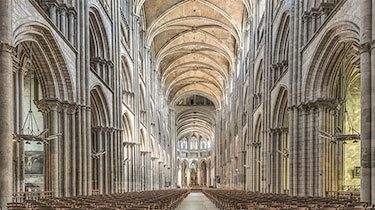 Das Langhaus in der Kathedrale von Rouen